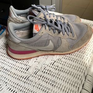 Nike internationalist
